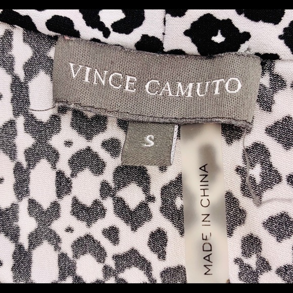 Vince Camuto Fitted V Neck Black & White Top - Picture 8 of 8